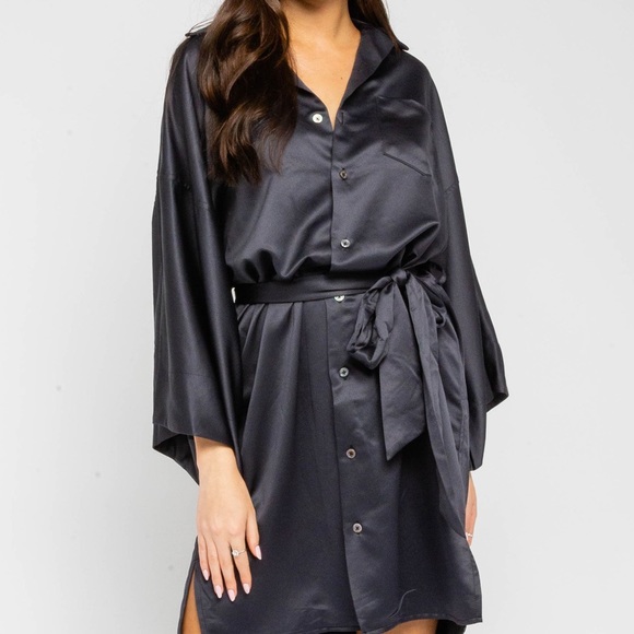 NWT The King Kouture Kimono Sleeve Black Satin Button Down Shirt Dress Medium - Picture 2 of 4